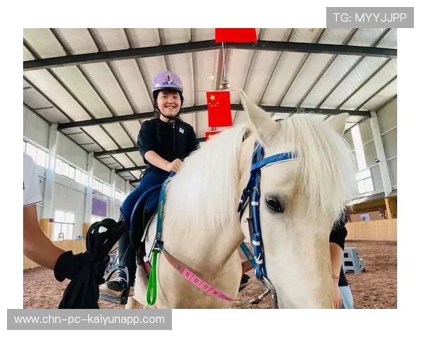 美国马术协会举办马匹护理培训班,提高骑手护理技能。,美国马术协会衣服
